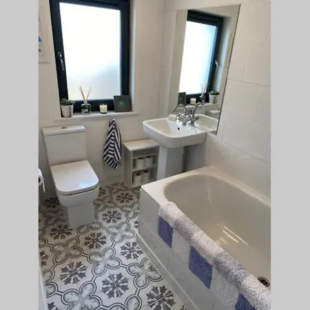 2X King Bedrooms, Private Living Room & Bathroom Thornhill  Buitenkant foto
