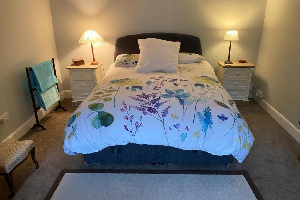 Apartment 2x King Bedrooms, Private Living & Bathroom *