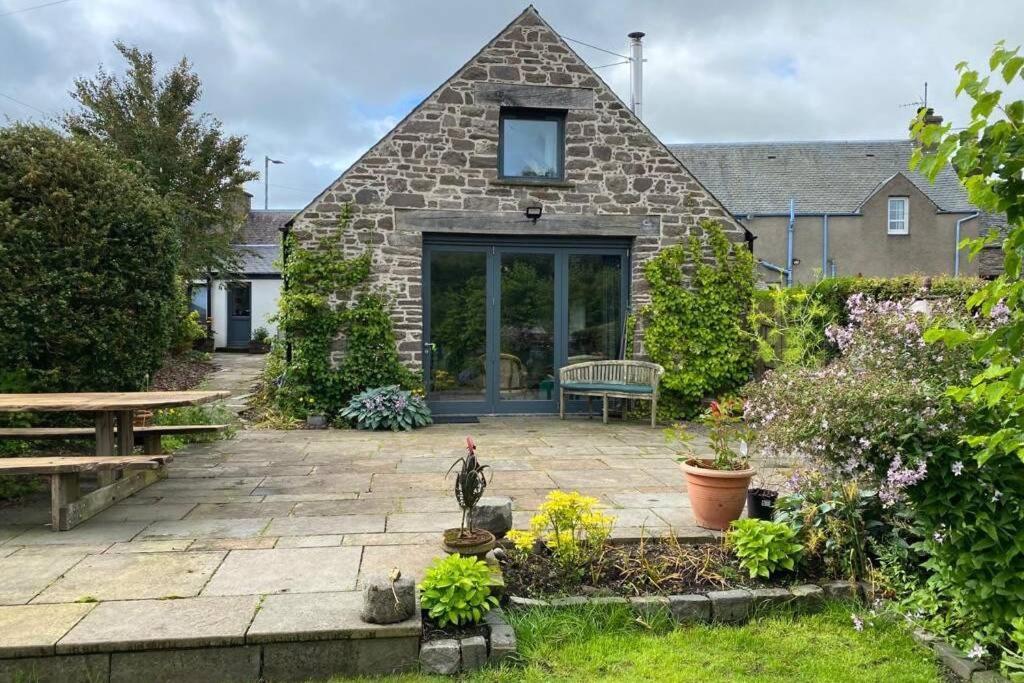 2x King Bedrooms, Private Living & Bathroom Apartment Thornhill (Stirlingshire)