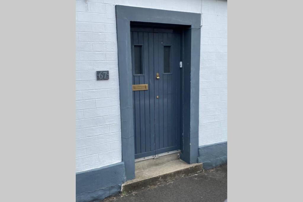 2x King Bedrooms, Private Living & Bathroom Apartment *