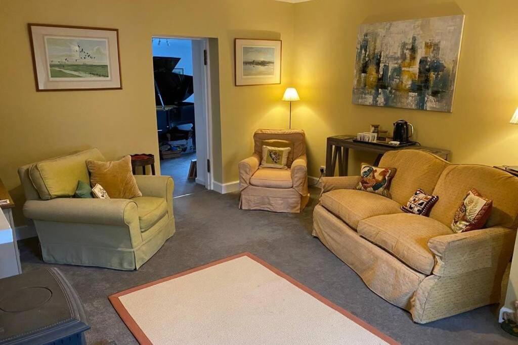 2x King Bedrooms, Private Living & Bathroom Apartment *
